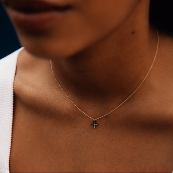 Fewer finer cross - Picture 3 of 3